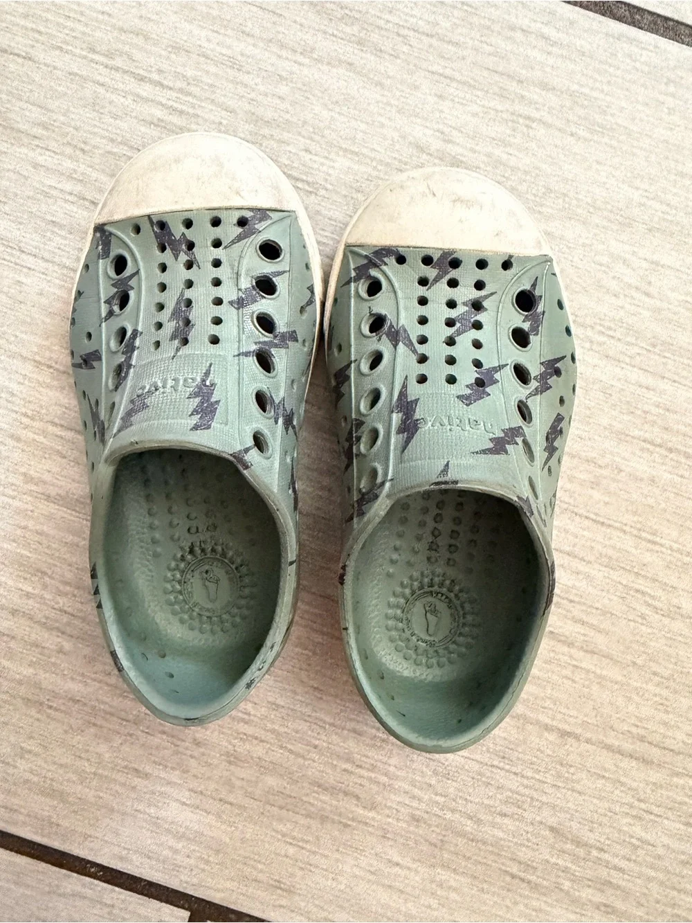 TWO Native Kids Slip-On Shoes in Red and Green